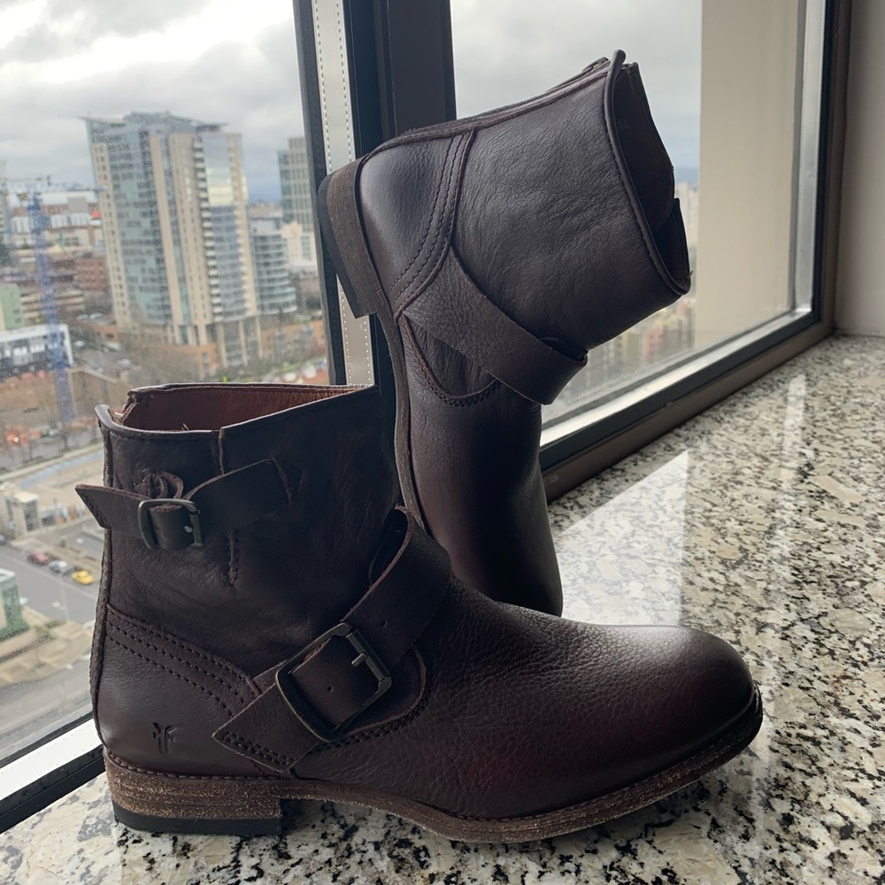 Frye Vicky engineer bootie